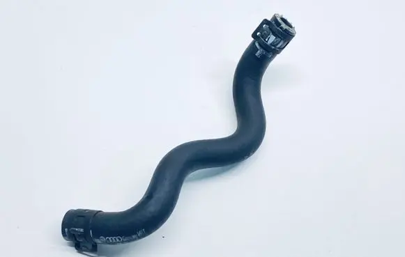 Volkswagen Golf VII Engine coolant pipe/hose 04L131850A