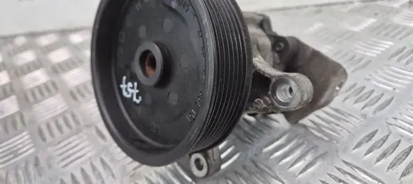 Mercedes-Benz GL X164 Power steering pump A0064663101