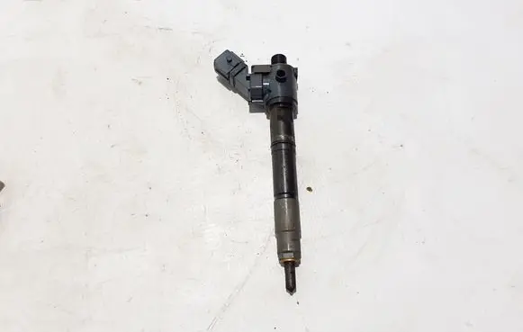 Volvo XC90 Fuel injector 31336769