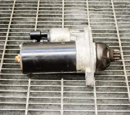 Volkswagen Golf VI Starter motor 02M911024