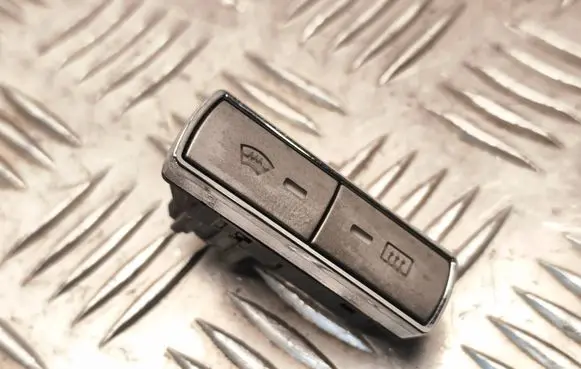 Ford Mondeo MK IV Windscreen/window heater switch 18K574AD 6M2TARMA