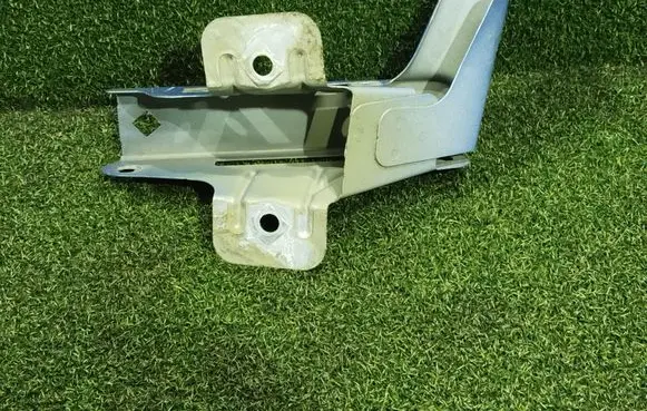 Fender mounting bracket