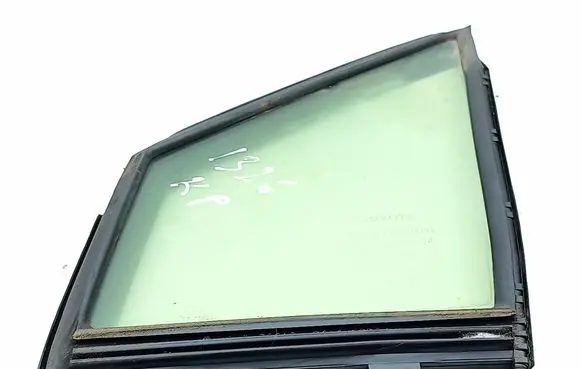 Toyota Prius (XW50) Front door vent window glass four-door 6821647010