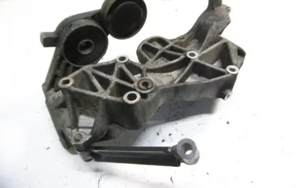 Volkswagen PASSAT B5 Engine mounting bracket 058145523D
