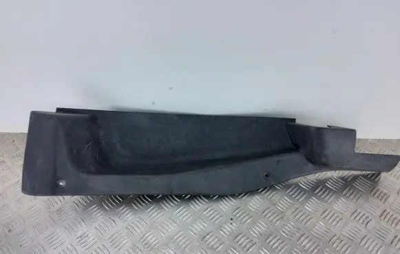 Sill/side skirt trim