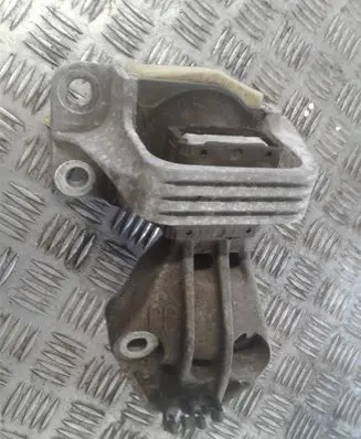 Peugeot 308 Engine mount bracket