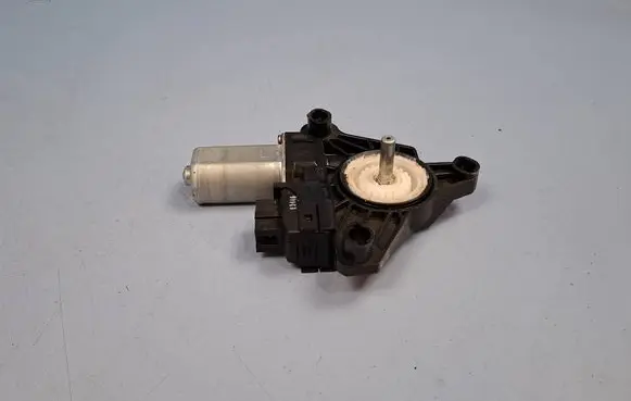 Mercedes-Benz C W205 Rear door window regulator motor GB558RA