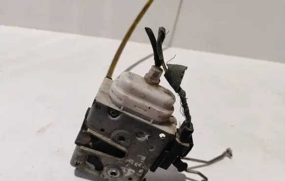 Audi A3 S3 8L Front door lock 8L0173b