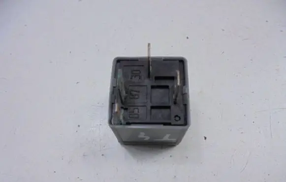 Volkswagen Transporter - Caravelle T4 Other relay 1J0906381A