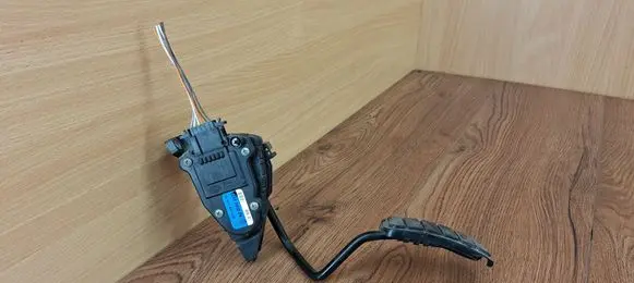 Renault Vel Satis Accelerator throttle pedal 8200004938