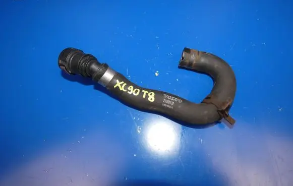 Engine coolant pipe/hose
