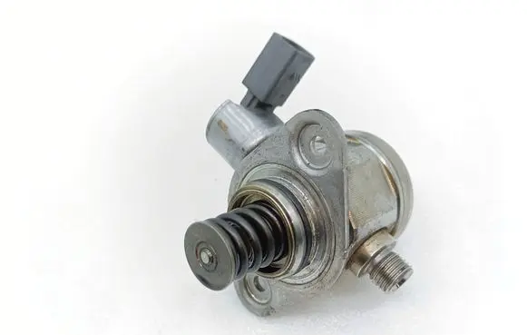 BMW X5 E70 Fuel injection high pressure pump 7595339 13517595339