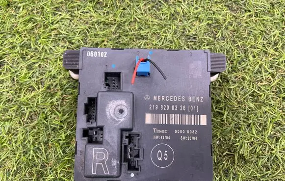 Mercedes-Benz CLS C219 Door control unit/module 2198200326