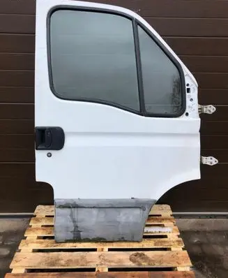Iveco Daily 3rd gen Front door