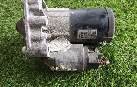 Peugeot 308 Starter motor M000T22472 9664016980