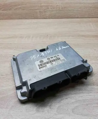 Volkswagen PASSAT B5 Engine control unit/module ECU 038906018FQ 0281010172