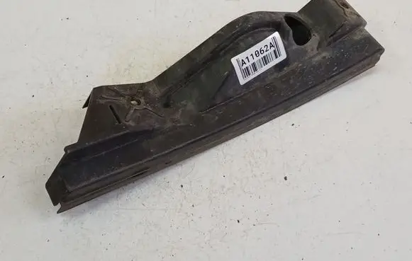 Volkswagen Touran I Front bumper mounting bracket 1T0807889A