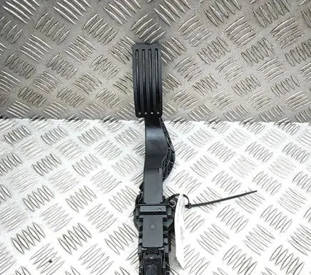 Volvo XC40 Accelerator throttle pedal 32212369 8888768689