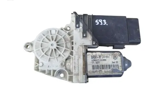Volkswagen PASSAT B5.5 Front door window regulator motor 9776101432203