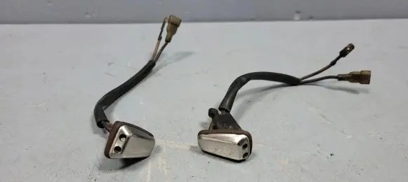 Mercedes-Benz S W126 Windshield washer spray nozzle A1268600547