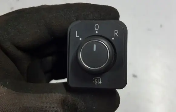 Volkswagen Touran III Wing mirror switch 3G0959565A