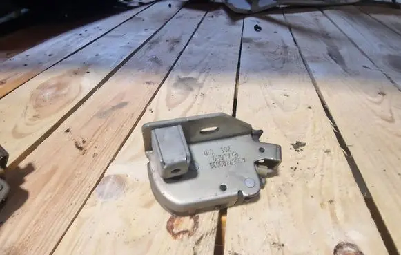 Volkswagen Crafter Loading door lock 9067400035