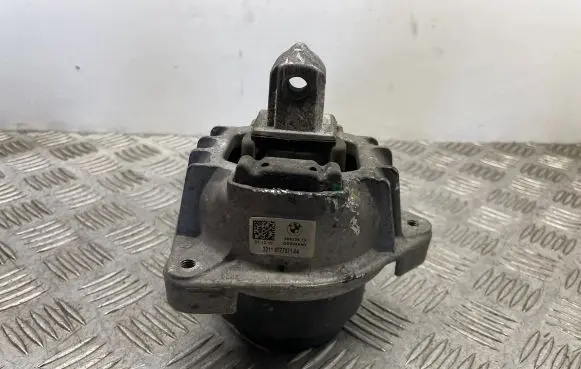 BMW 7 F01 F02 F03 F04 Engine mount bracket 6777371 22116777371
