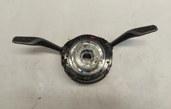 Tesla Model Y Passenger airbag on/off switch 1097662-00-o
