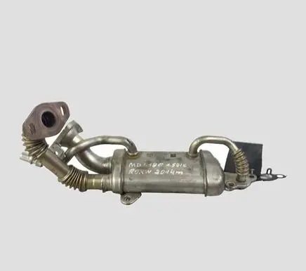 Mercedes-Benz A W176 EGR valve cooler 147350364R 41410968A