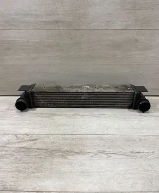 BMW 5 E39 Intercooler radiator 1914555 1612787