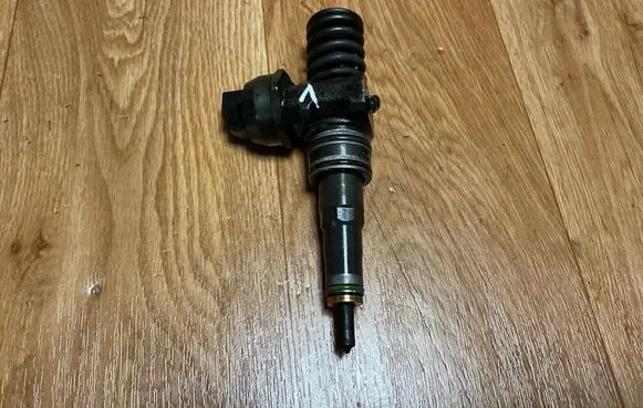 Volkswagen PASSAT B6 Fuel injector 0414720312