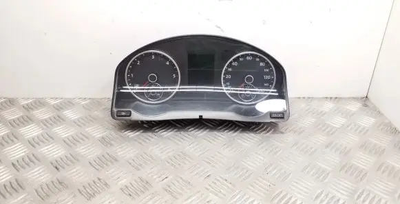 Volkswagen Tiguan Speedometer (instrument cluster) 5N0920982D
