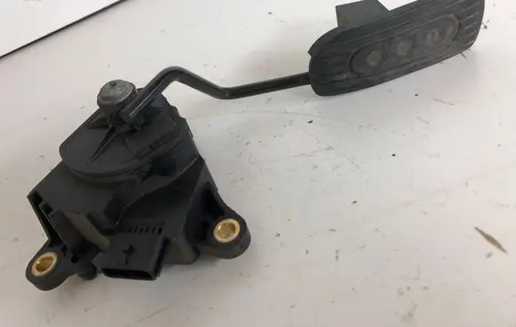 Nissan Note (E11) Accelerator throttle pedal 18002AX700