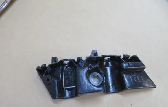 Renault Arkana Fender mounting bracket 622225554R
