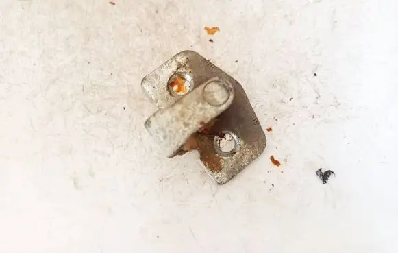 Opel Astra H Front door lock loop/hook striker 