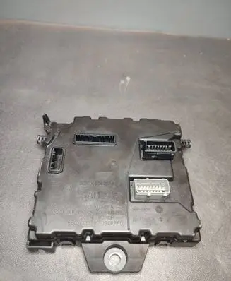 Renault Kangoo II Fuse module 284B19497R