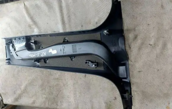(B) pillar trim (bottom)