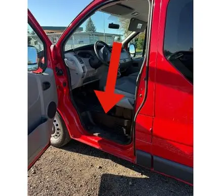 Opel Vivaro Front sill trim cover 91166295 7700312816 91166293