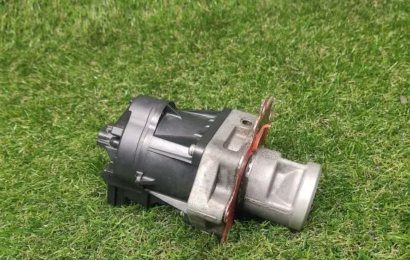 Opel Astra J EGR valve K5T70977