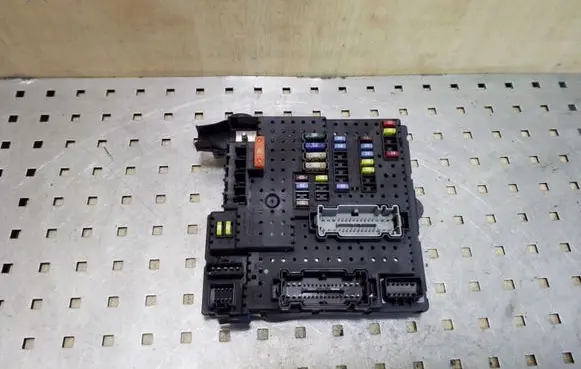 Volvo XC70 Fuse module 30786646 28080156