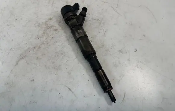 BMW 5 E39 Fuel injector 7785985 13537785985 0445110048