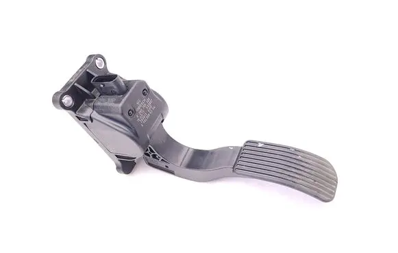 Accelerator throttle pedal