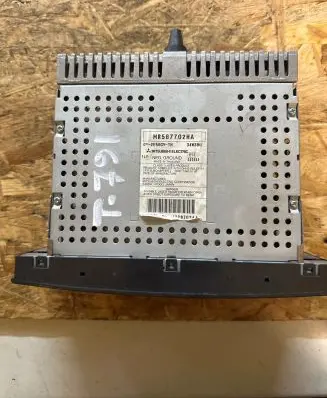 Mitsubishi Colt Radio/CD/DVD/GPS head unit MR587702HA