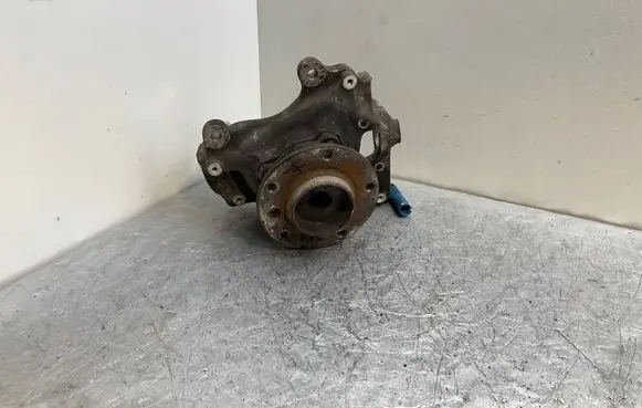 BMW 5 E60 E61 Front wheel hub spindle knuckle 6760953