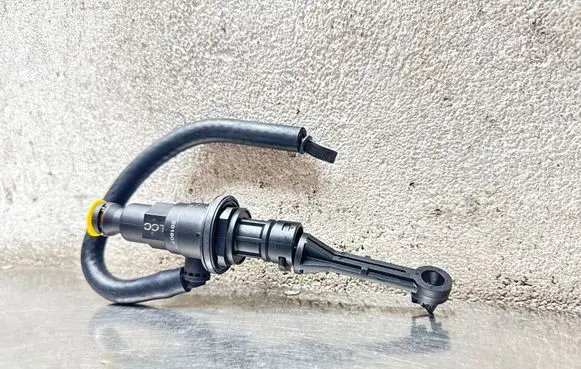 Renault Trafic II (X83) Clutch master cylinder 8200459155 LCC8324