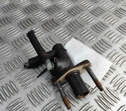 Clutch slave cylinder