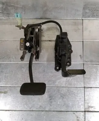 Ford F150 Accelerator throttle pedal 697667B 698453 H1817Y1432
