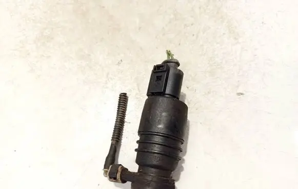 Volkswagen PASSAT B6 Windscreen/windshield washer pump 1t0955651
