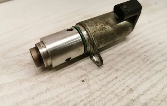Volvo V70 Camshaft vanos timing valve 31216221