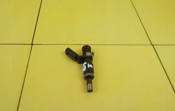 Mercedes-Benz CLK A209 C209 Fuel injector A2720780249 2HTR39